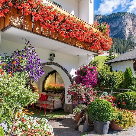 Garni Bondi Bed & Breakfast Selva di Val Gardena Exterior foto