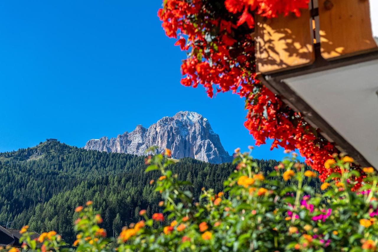 Garni Bondi Bed & Breakfast Selva di Val Gardena Exterior foto